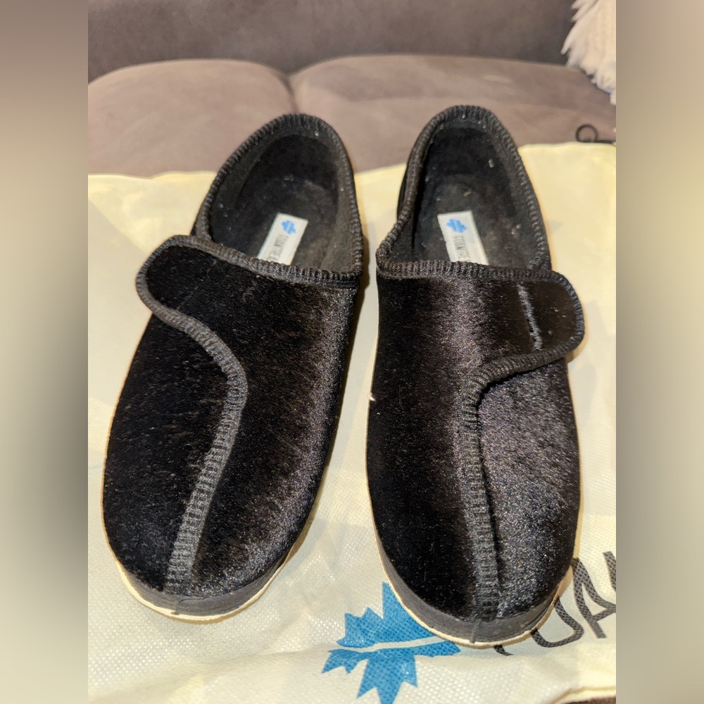 Foamtreads Black Velvety Slippers - Picture 2 of 15